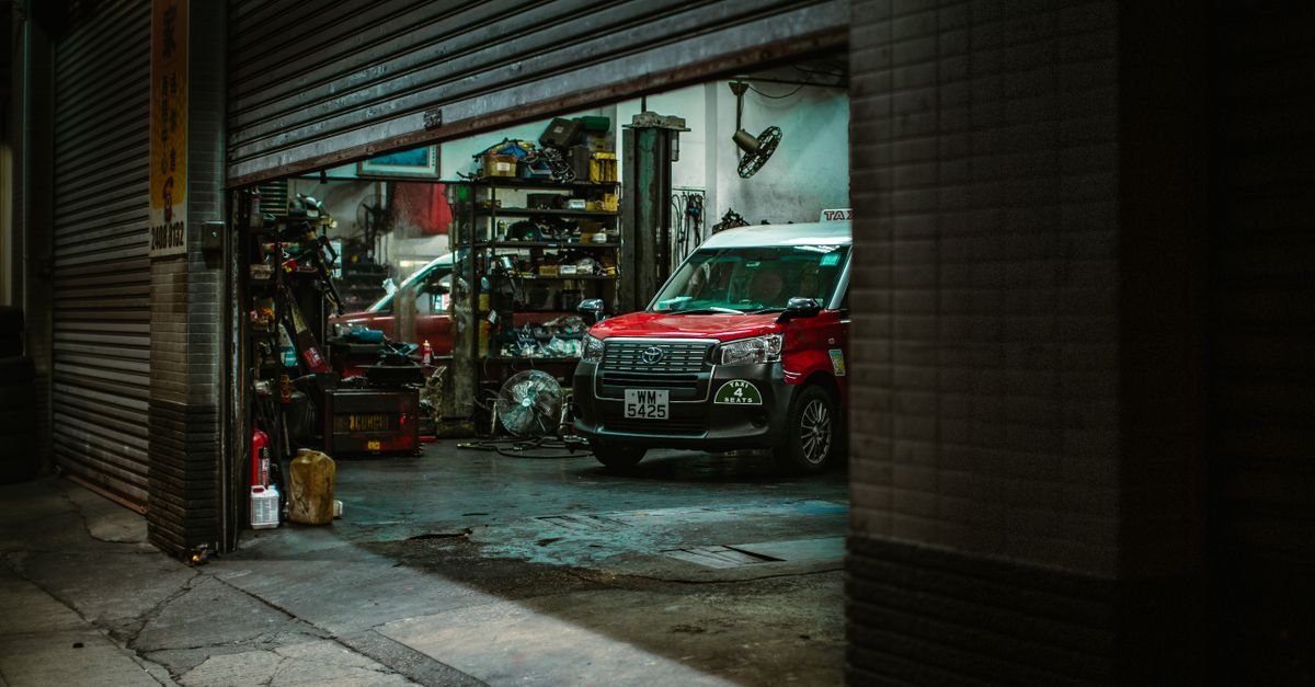 How to Use Quotes to Negotiate the Best Roller Door Repair Deal
